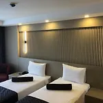 Grand Iska Palace